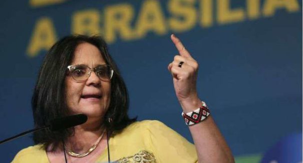 Ministra nega pedido para deixar o cargo