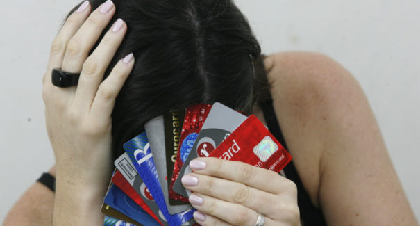 4 entre 10 jovens estão endividados