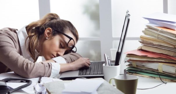 O que é a Síndrome de Burnout que ganhou notoriedade na lista OMS e afeta 33 milhões de brasileiros?