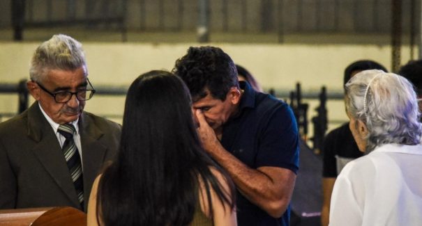 Corpo do cantor Gabriel Diniz é velado em João Pessoa
