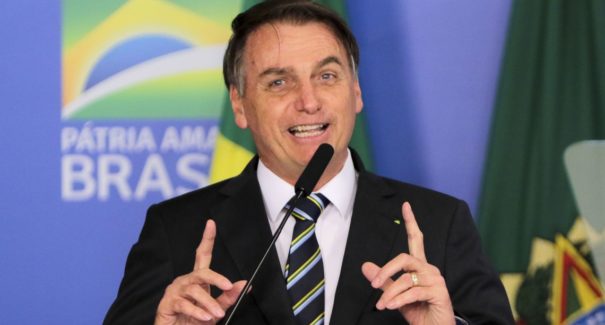 Bolsonaro diz que dinheiro retirado de universidades será investido na base
