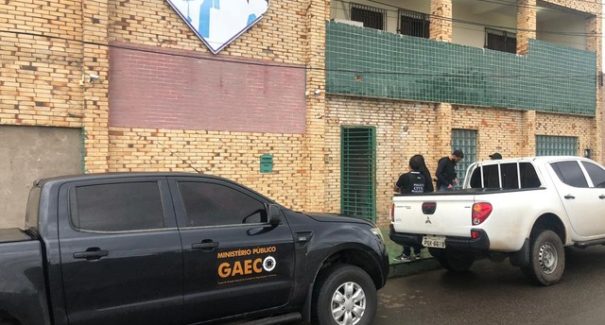 Operação cumpre mandado de busca e apreensão na casa de Domingos Dutra