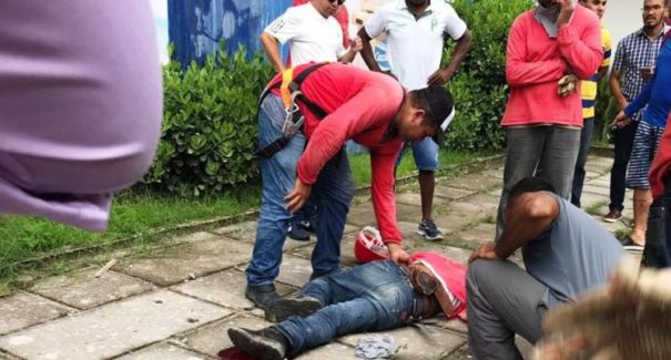 Homem morre ao cair de prédio na Península