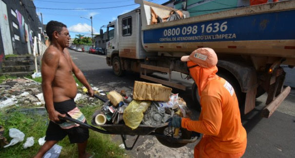 Bairro Madre Deus recebe grande ação de limpeza