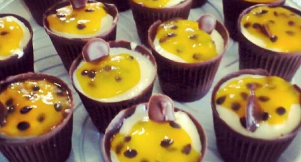 Receita de Copinhos de chocolate com Mousse de Maracujá