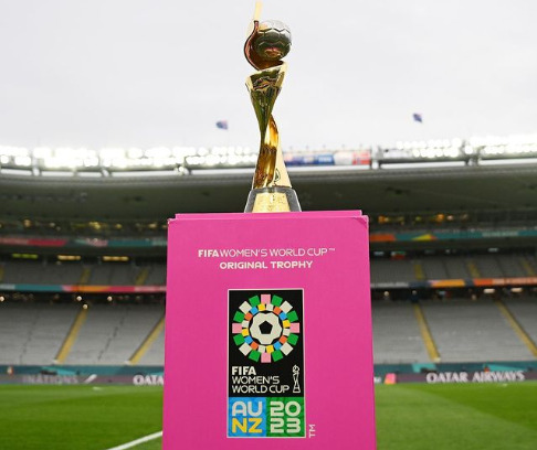 Depois da cerimônia grandiosa de abertura, Copa do Mundo feminina