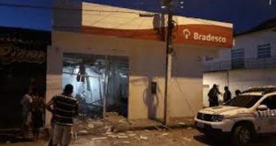 Bandidos explodem agência do Bradesco em Penalva