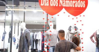 Seis em cada dez brasileiros planejam ir às compras no Dia dos Namorados