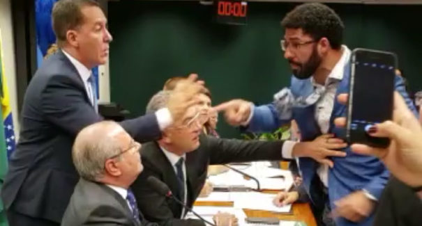 Parlamentar maranhense xinga mãe de deputado e chama deputada de ‘galinha’ durante sessão