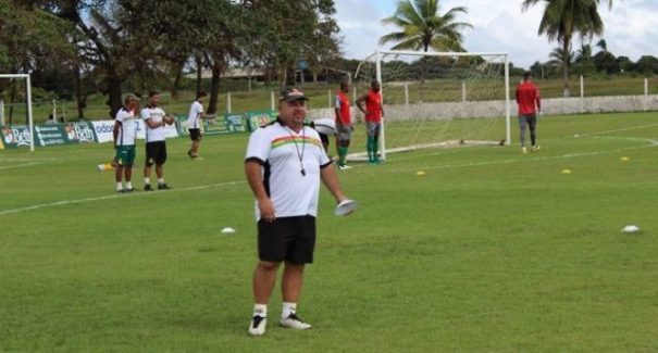 Sampaio demite o técnico Julinho Camargo