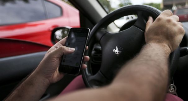Um a cada cinco ludovicenses usa celular dirigindo