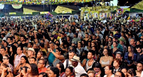 Público lota Praça Maria Aragão e confirma sucesso do espaço na 1ª noite de arraial