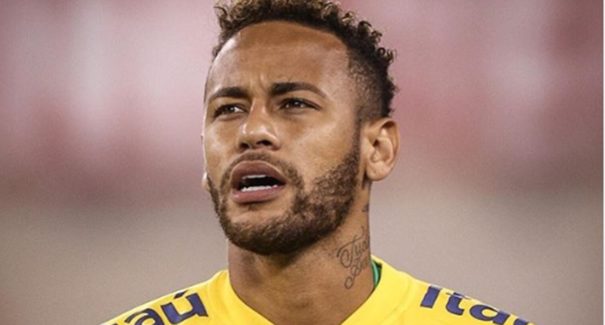Avião de Neymar realiza pouso de emergência durante viagem para SP