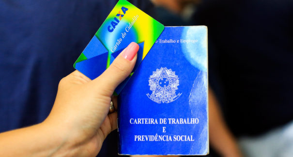 Como sacar o FGTS em caso de demissão sem justa causa?
