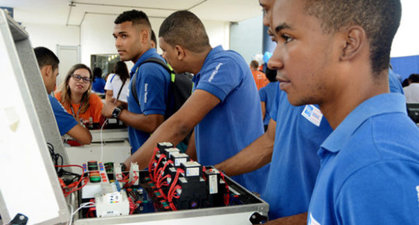 Salários de até 6 mil reais: Sesi e Senai abrem vagas em novo processo seletivo