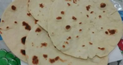 Saiba como fazer um pão sírio que foi trazido pelos imigrantes sírio-libaneses