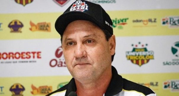 Sampaio relaciona 20 jogadores para duelo contra Ferroviário