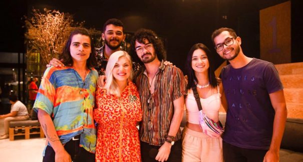 Caravana sai de Santa Inês para assistir show da Duda Beat em São Luís