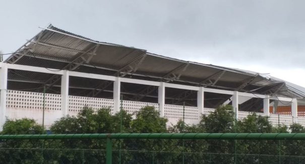 VÍDEO: Teto do ginásio da Associação da Caixa desaba