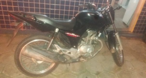 PRF troca tiros com assaltantes e recupera moto roubada