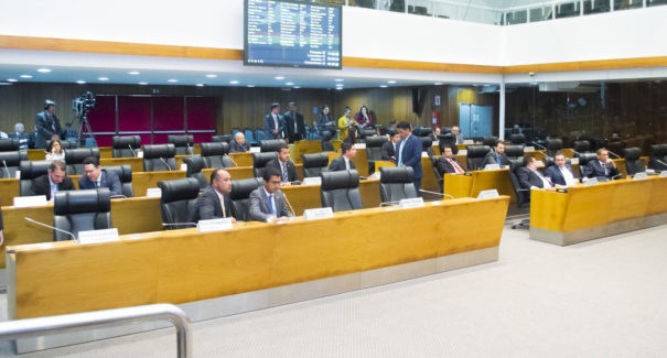 Cinco deputados são escolhidos para atuar durante recesso