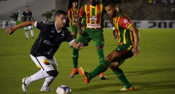 Sampaio vence fora de casa e entra no G4