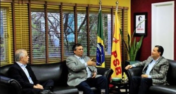 Flávio Dino se reúne com presidente do PSB em Brasília