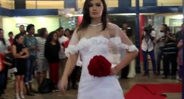 Desfile e exposição de  moda na Praça Deodoro
