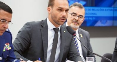 Comissão presidida por Eduardo Bolsonaro aprova uso de base pelos EUA