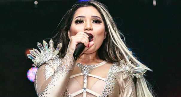 Cantora dá tapa em homem após ser assediada em show em Bela Vista. Veja o vídeo