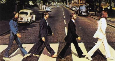 Há exatos 50 anos, os Beatles atravessavam a Abbey Road