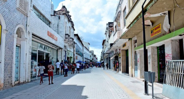 Rua Grande recebe novo mobiliário