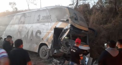 Ônibus do cantor Jonas Esticado colide em estrada do Maranhão