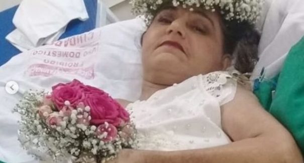 Morre mulher que se casou no hospital