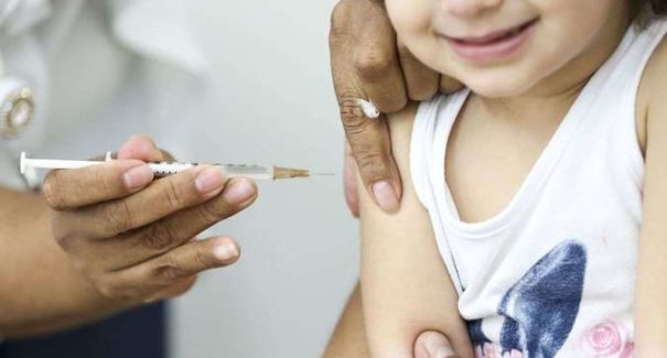 Sarampo: estados recebem doses extras da vacina tríplice viral