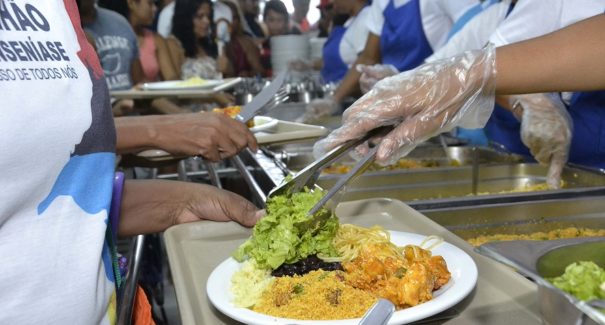 Nova Lei proíbe cobrança por embalagens para ‘sobras’ de comida em São Luís