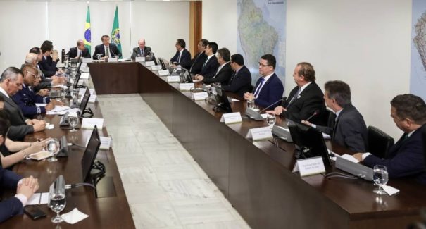 “Não é tocando fogo nas ONGs que vamos salvar a Amazônia”, afirma Dino