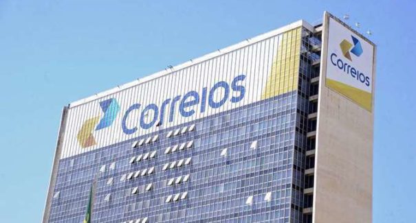 Contra privatização, funcionários dos Correios anunciam greve