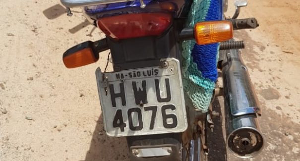 Motocicleta com placa adulterada é apreendida após se envolver em acidente