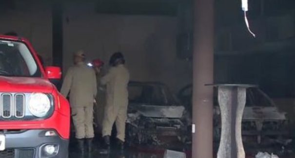 Concessionária de veículos pega fogo em São Luís