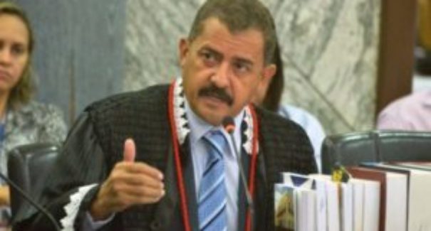 Justiça barra “farra das transferências”