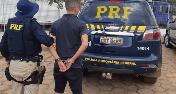 Motorista embriagado se envolve em acidente e é preso pela PRF