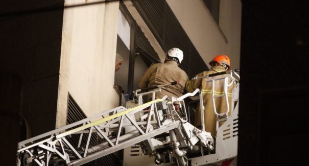 Peritos voltam ao hospital que pegou fogo no Rio