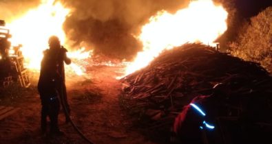 Grave incêndio em fábrica de móveis em Caxias