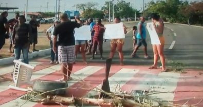 Moradores do Jaracati realizam protesto e interditam a ponte Bandeira Tribuzzi em São Luís