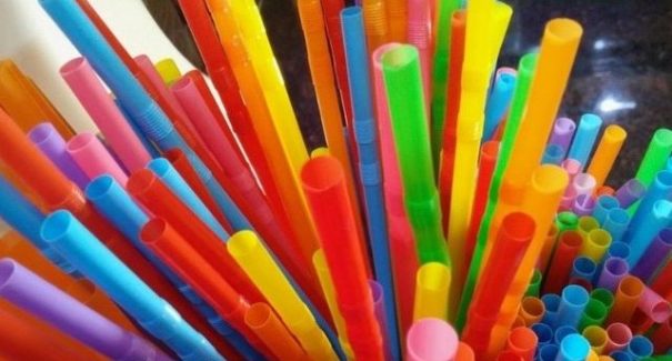 Lei proíbe o uso de canudos plásticos