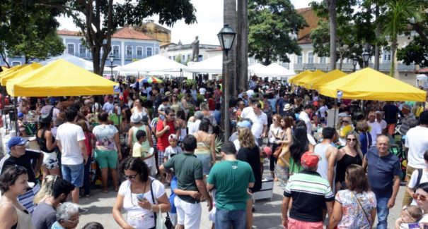 Feirinha São Luís movimenta Centro Histórico com cortejo de bumba meu boi e shows especiais