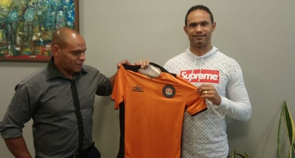 Amistoso marca estreia do goleiro Bruno