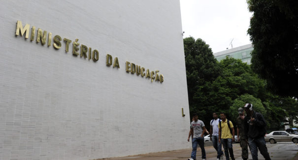 MEC deve retomar 4 mil obras em universidades e institutos federais