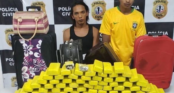 Dupla é presa em flagrante com 70kg de maconha
